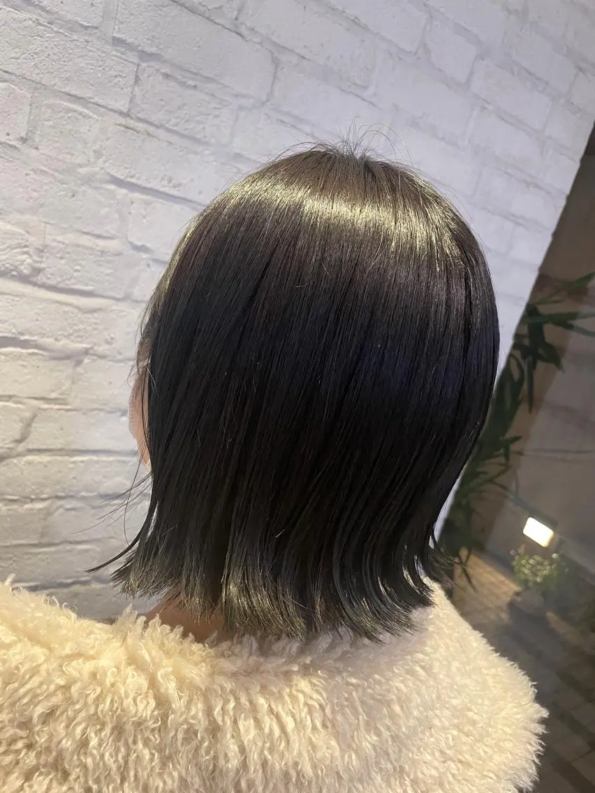 ショート カラー ブリーチ ブルーカラー ブルージュ グレージュ ブリーチなしカラー カット ヘアカラー トリートメント ご新規様限定 透明感カラーKANAのヘアスタイル