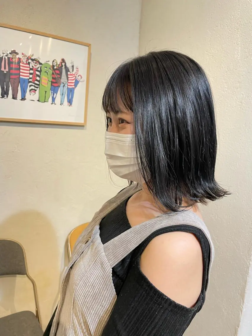 ミディアム カラー Takanishi くすみベージュカラーのヘアスタイル