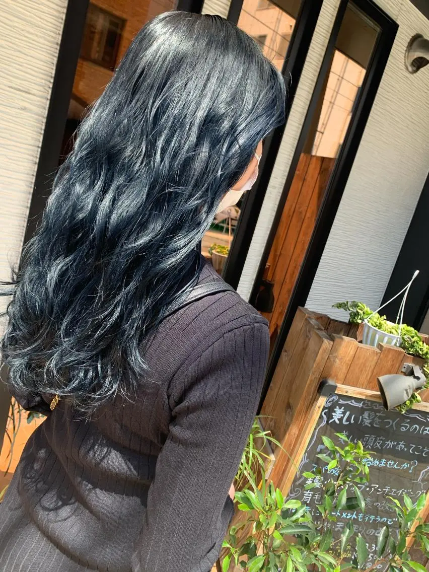 セミロング カラー ネイビーカラー yoshi （髙橋）のヘアスタイル
