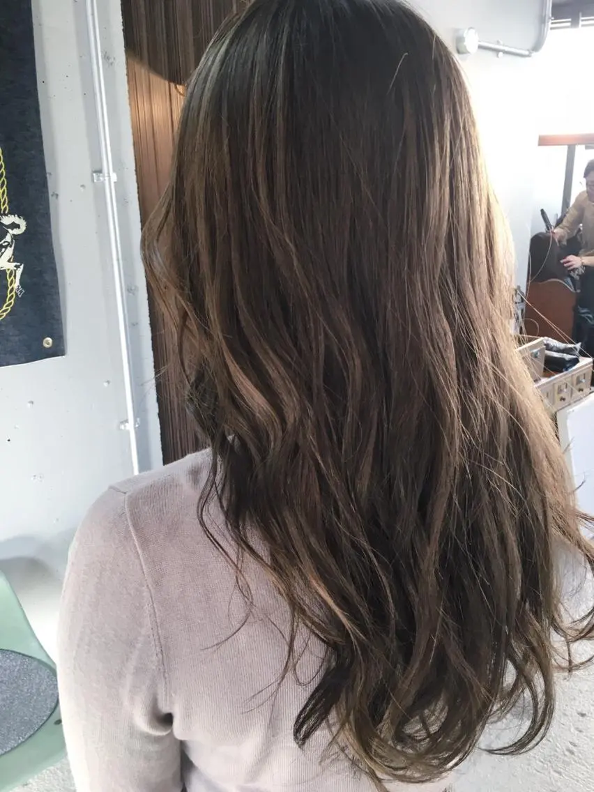 ロング カラー パーマ アッシュ ミルクティーアッシュ 代表 中島貴志のヘアスタイル