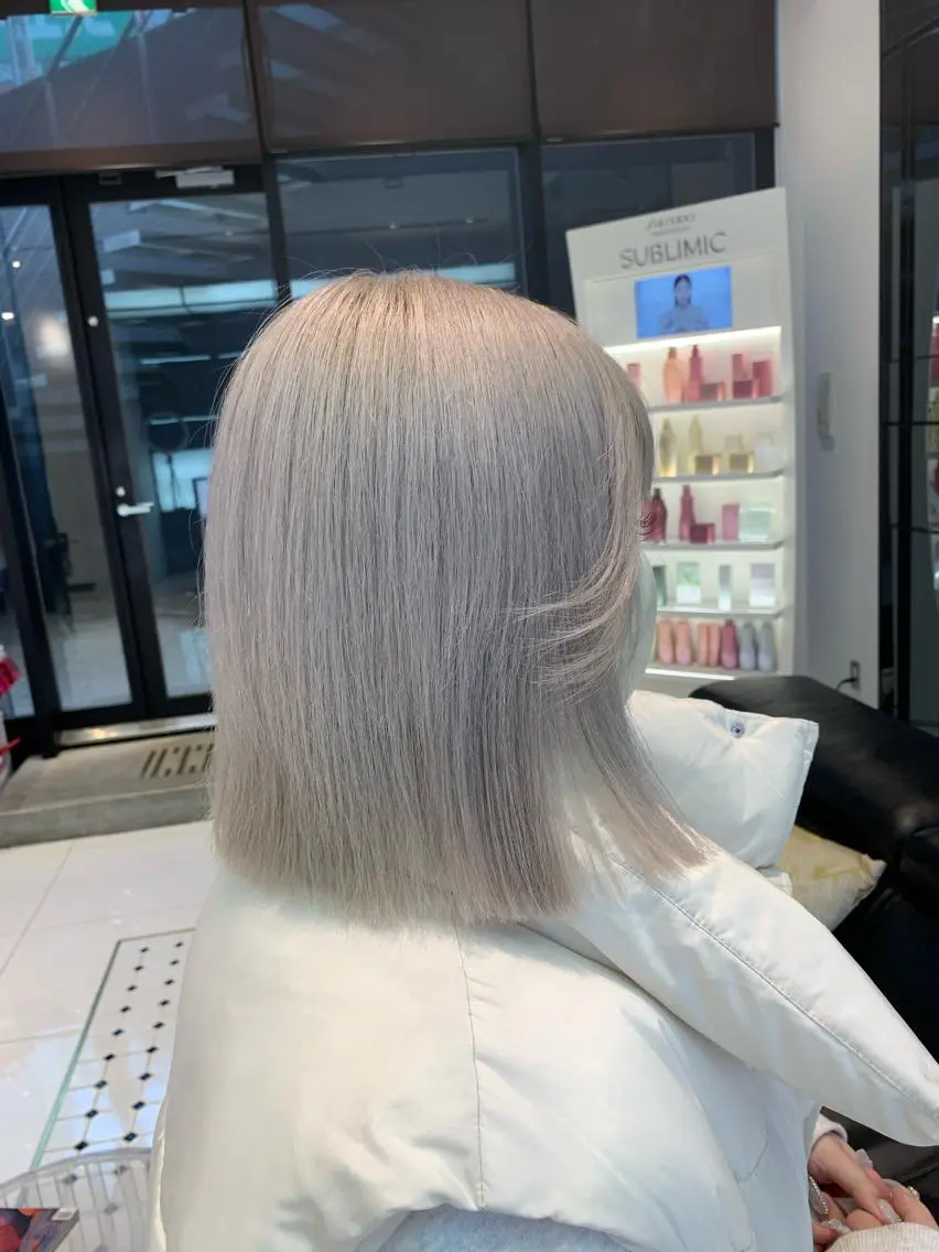 カラー ブロンド ホワイトブロンド ハッシュカット ✦·.⋆  SAYAのヘアスタイル