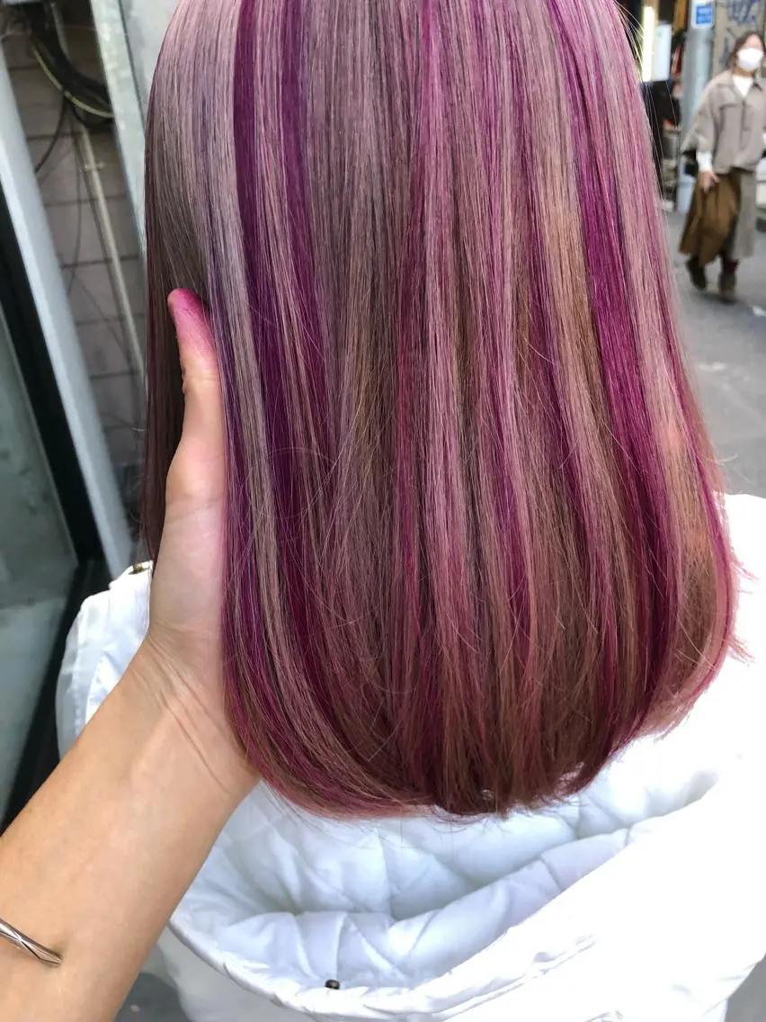 セミロング カラー ハイライトカラー ピンクカラー ハイライト カット ヘアカラー トリートメント 原宿サロン代表 デザインカラー伊藤卓のヘアスタイル