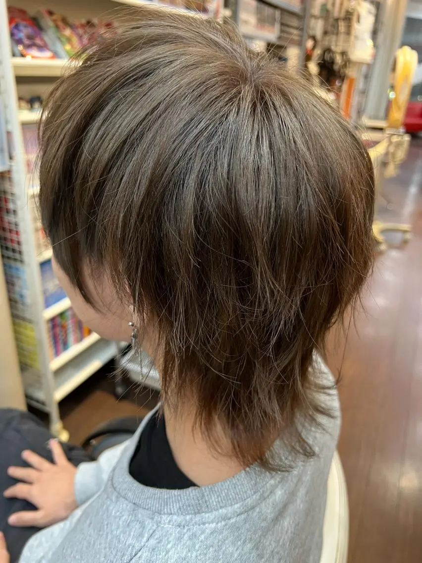 ショート カラー メンズ メンズブリーチ メンズウルフカット アッシュ ベージュカラー ブリーチ カット ヘアカラー まさき✂︎ /ブリーチカラーのヘアスタイル