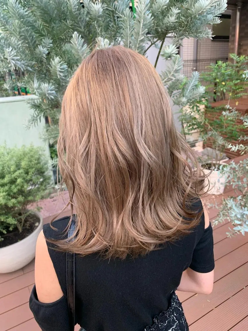 ミディアム カラー ベージュカラー ミルクティーベージュ ヘアカラー トリートメント ハイトーン/メンズ/ ウルフ特化   小松のヘアスタイル