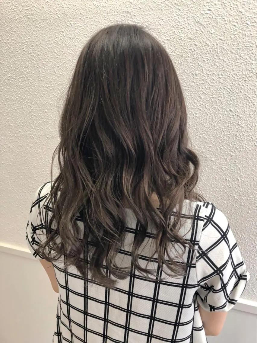 ロング カラー グレージュ ハイライトカラー ハイライト カット ヘアカラー トリートメント 髪質改善/美髪矯 正ヤマモトハルキのヘアスタイル