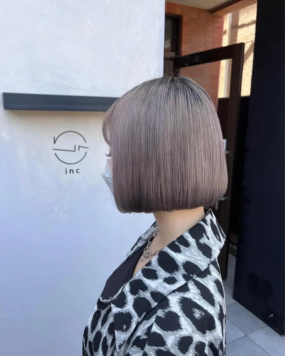 ミディアム カラー ハイトーンカラー ボブ ✨️極艶髪質改善✖️ クロスパーマ✨のヘアスタイル
