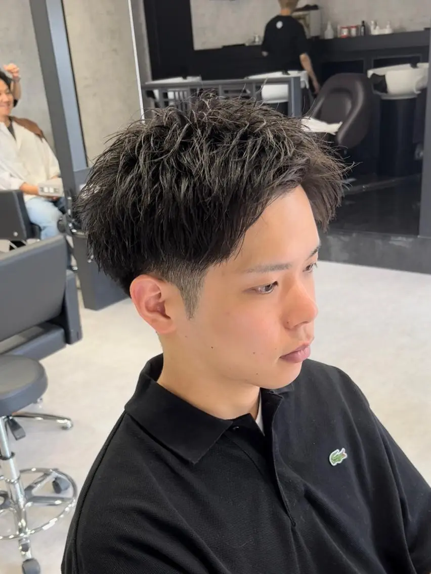 ショート メンズ アップバング ビジネス メンズショート ショートヘア カット トリートメント 【店長】メンズ職人 短髪　ハイトーン🔥のヘアスタイル