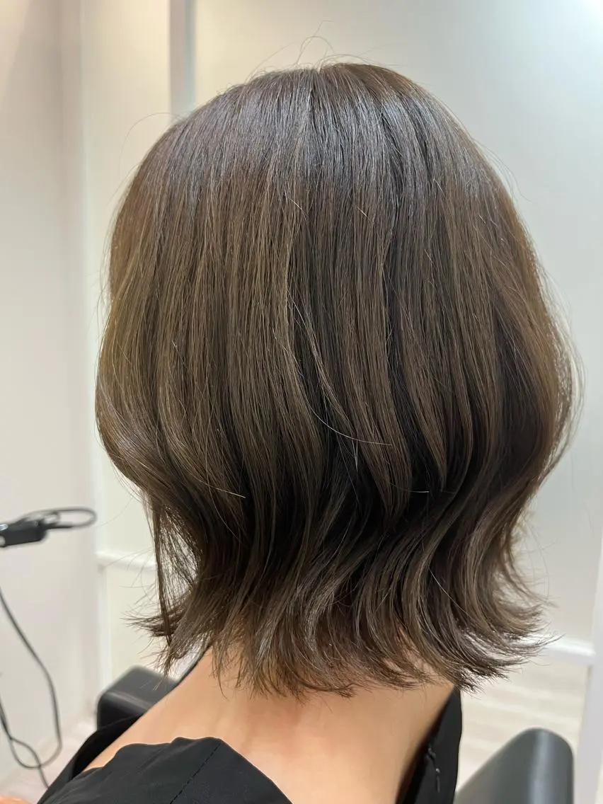 ミディアム カラー カット ヘアカラー トリートメント 比嘉 黎花のヘアスタイル
