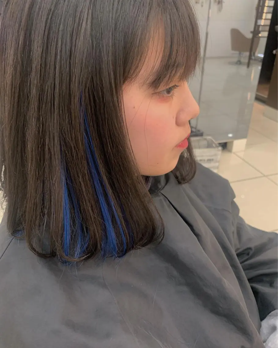 ミディアム カラー 羽エクステ🪽 🤍まき🤍のヘアスタイル