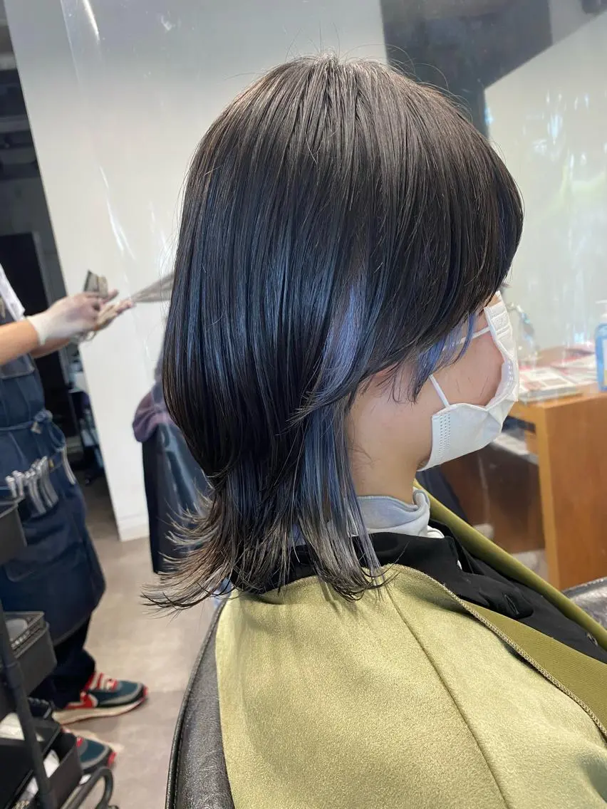 ミディアム カラー ショート・ウルフ✂︎ 安住有咲子のヘアスタイル