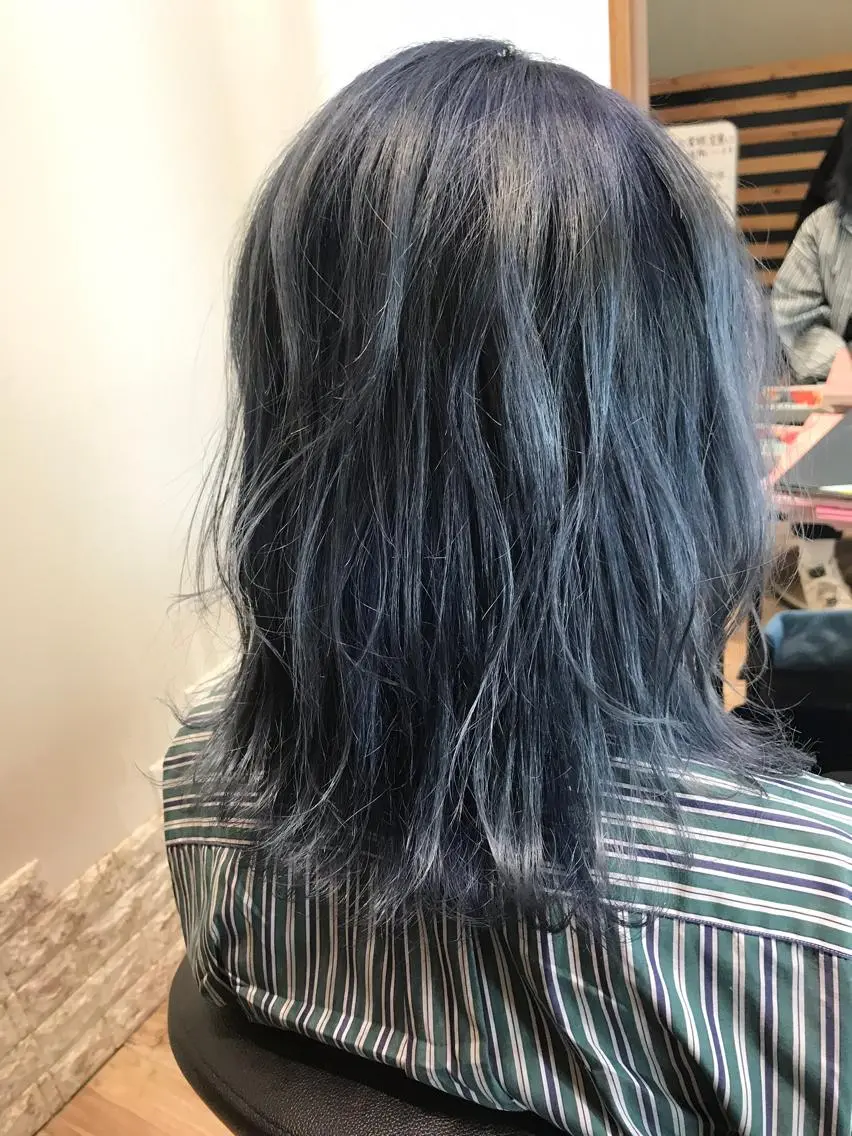 ミディアム カラー ブルーカラー ブルーグレー ヘアカラー 大久保 隆蔵のヘアスタイル