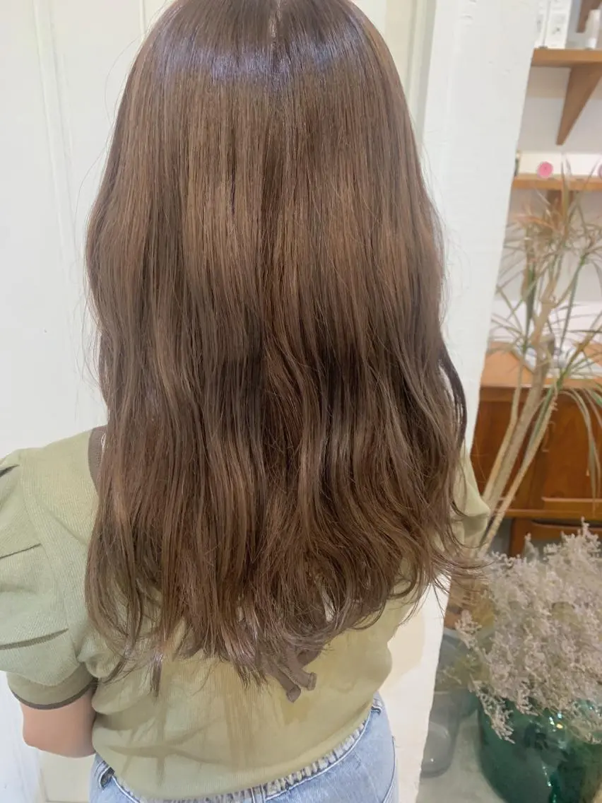 ロング カラー wakana/ 柔らかベージュカラーのヘアスタイル