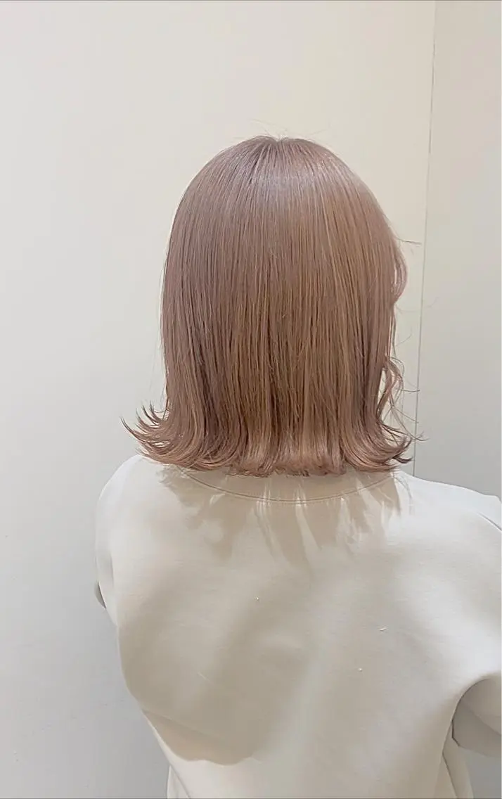 ミディアム カラー ヘアアレンジ 切りっぱなしボブ ベージュカラー ハイトーンカラー インナーカラー ピンクカラー 🌿レイヤー/ブリー チ/🌿‬JINのヘアスタイル