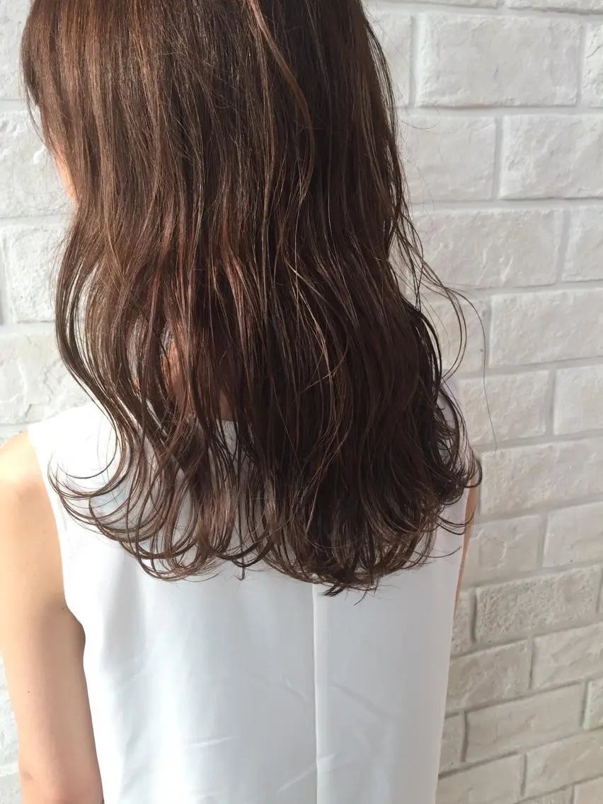 セミロング ハイライト YU YAのヘアスタイル