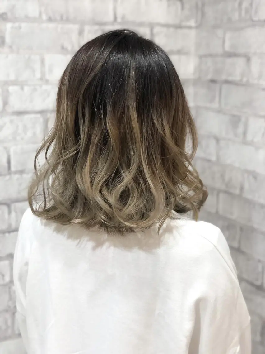 ショート カラー ヘアアレンジ 切りっぱなしボブ ベージュカラー グラデーションカラー ミルクティーベージュ ボブ カット ヘアカラー トリートメント 秋山 幸太のヘアスタイル