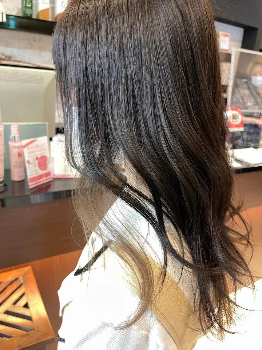 セミロング カラー ベージュカラー インナーカラー Kamie みかじりのヘアスタイル
