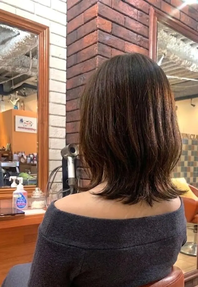 ミディアム カラー ブラウンカラー くびれヘア 顔周りカット レイヤーカット カット ヘアカラー トリートメント ヘッドスパ flencia 丸 和博|カットのヘアスタイル