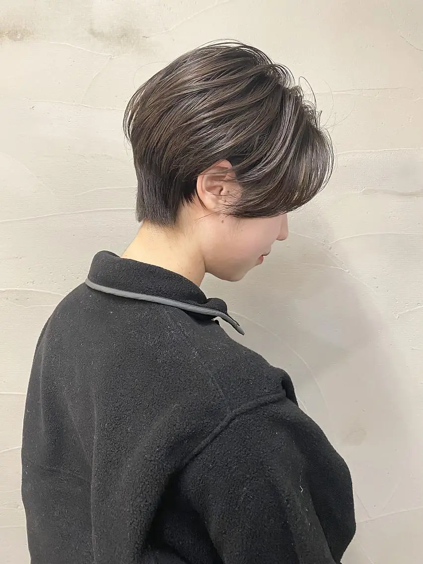 ショート カラー ハンサムショート グレージュ 天使の羽バング・フェザーバング ショートヘア ANGELICA JR和歌山店のヘアスタイル
