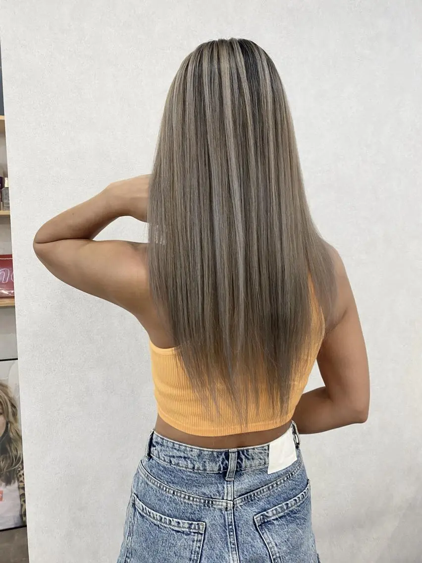ロング ヘアアレンジ カラー ハイトーン カラーのヘアスタイル