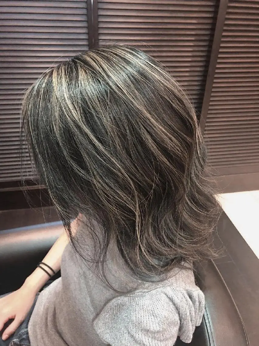 ミディアム カラー ハイライトカラー ハイライト 前之園 ひかるのヘアスタイル
