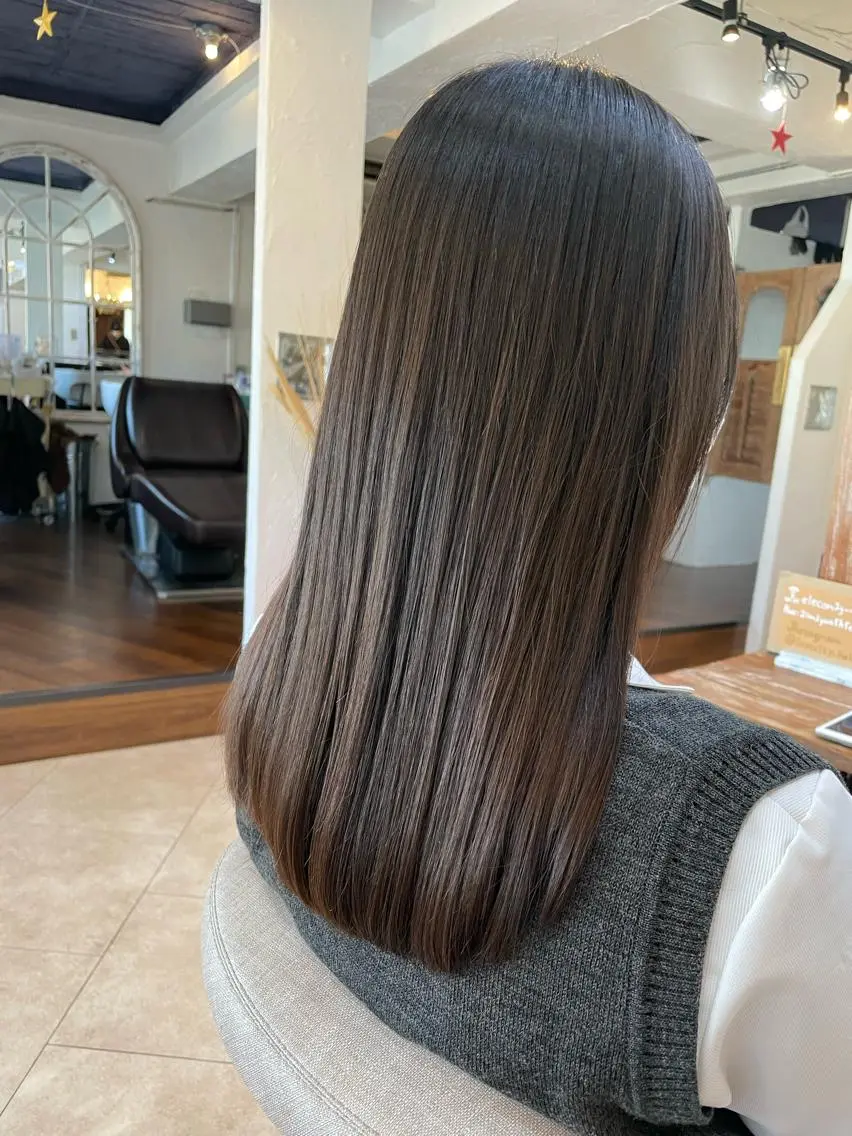 ロング カット 縮毛矯正 トリートメント 金子 しおりのヘアスタイル