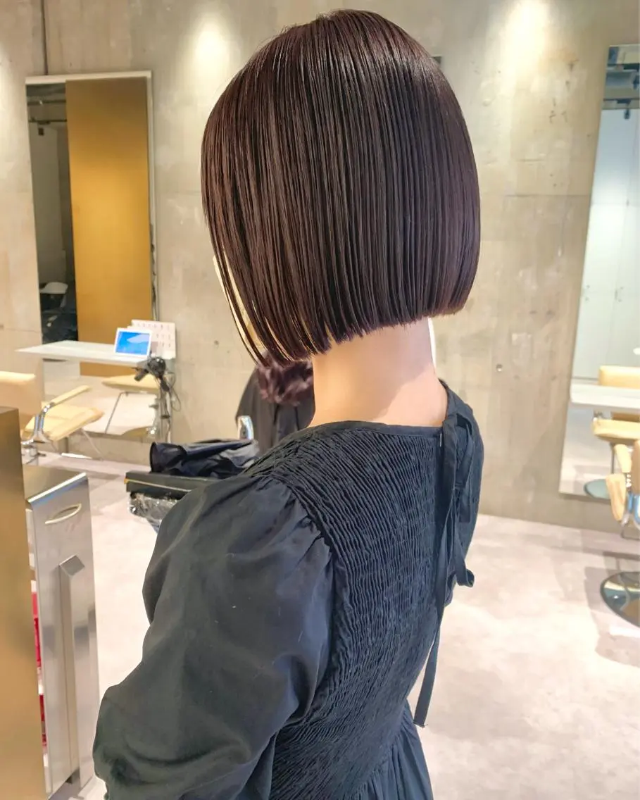ショート カラー グレージュ ラベンダーカラー iLi 《イリ》のヘアスタイル