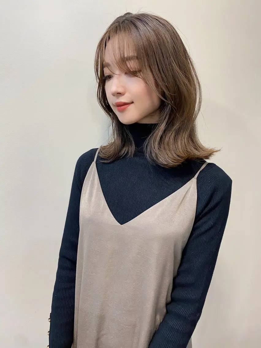 ミディアム くびれヘア レイヤーカット 鎌倉 彩のヘアスタイル