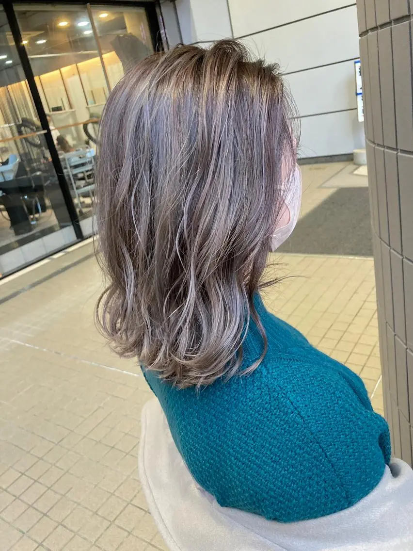 ミディアム カラー グレージュ ラベンダーカラー ラベンダーグレージュ ラベンダーグレー カット ヘアカラー トリートメント SHAFT Ieiriのヘアスタイル