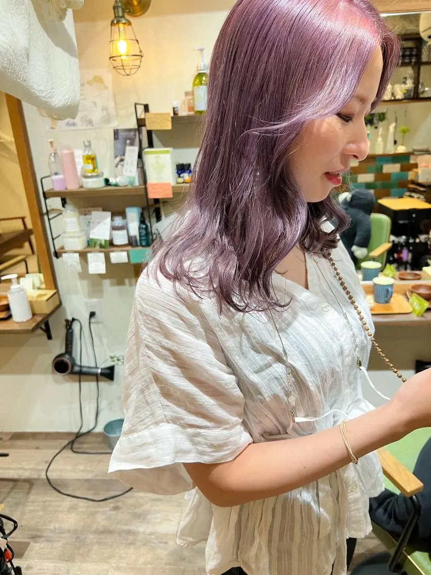 ミディアム カラー ブリーチ ラベンダーカラー ラベンダーピンク ピンクカラー ヘアカラー カラーパティシエ facce🌼ikoのヘアスタイル