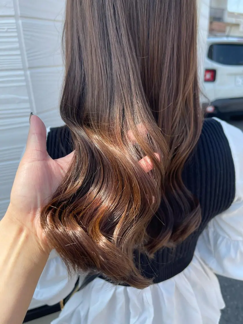 ロング ヘアカラー 半田 知穂のヘアスタイル