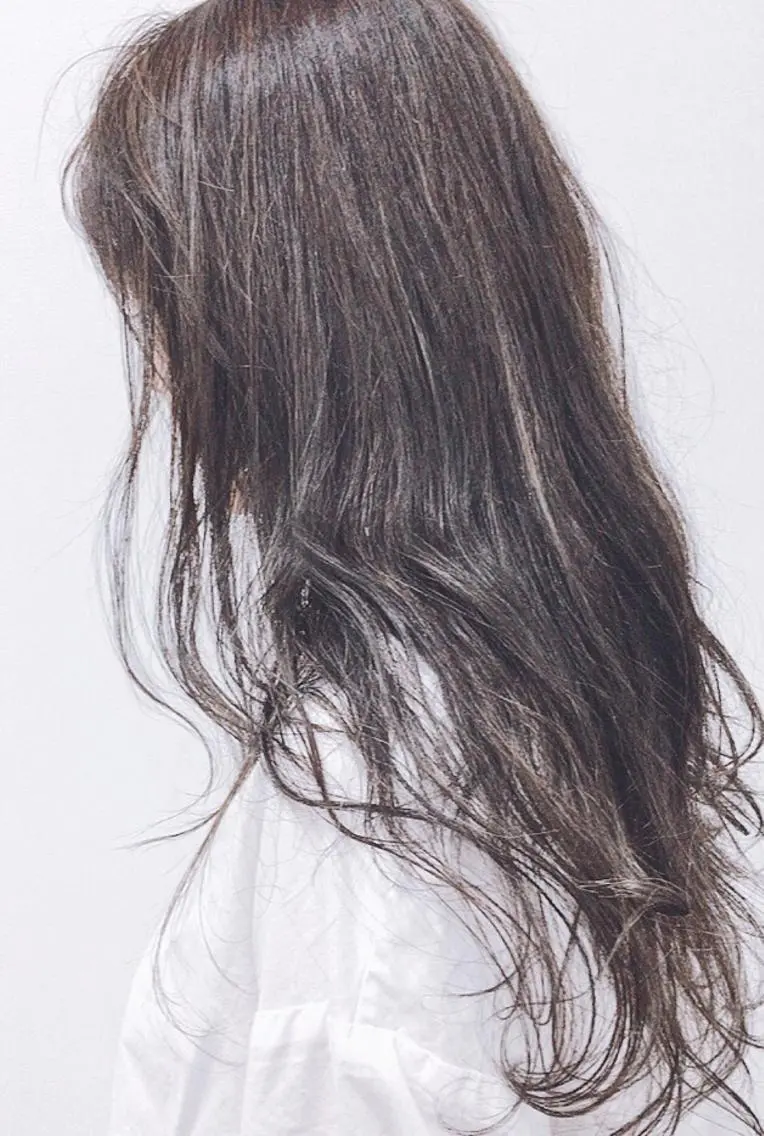 ロング カラー ブリーチ 透明感カラー ハイライトカラー ハイライト tipi 香椎・千早のヘアスタイル