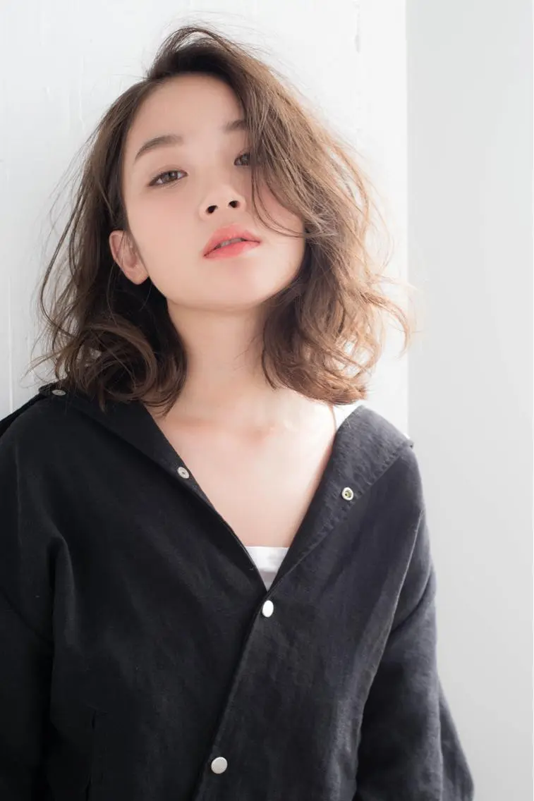 ミディアム カラー パーマ かきあげバング 宮本 聖希のヘアスタイル