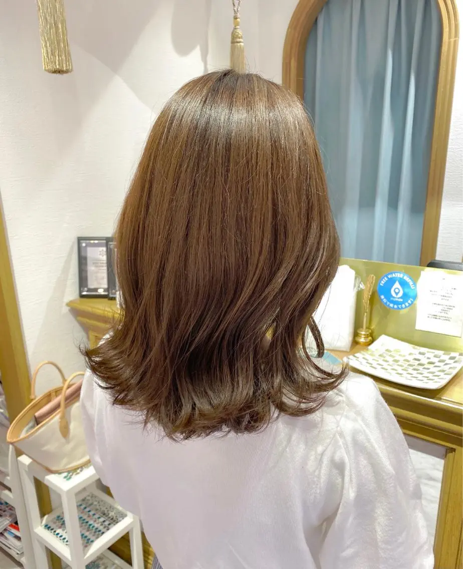 ミディアム カット ヘアカラー トリートメント レイヤーカット /透明感カラー西田のヘアスタイル