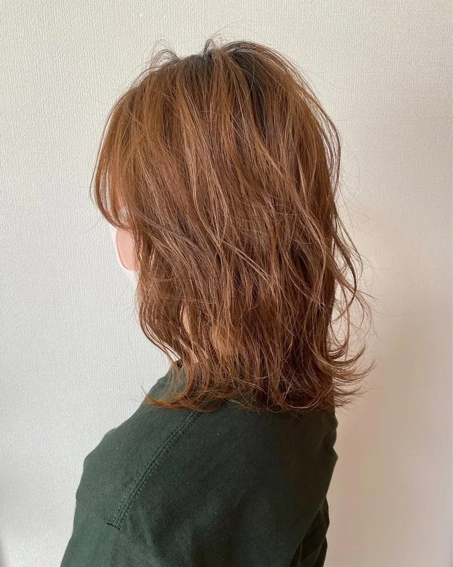 ミディアム カラー 石田 優菜のヘアスタイル