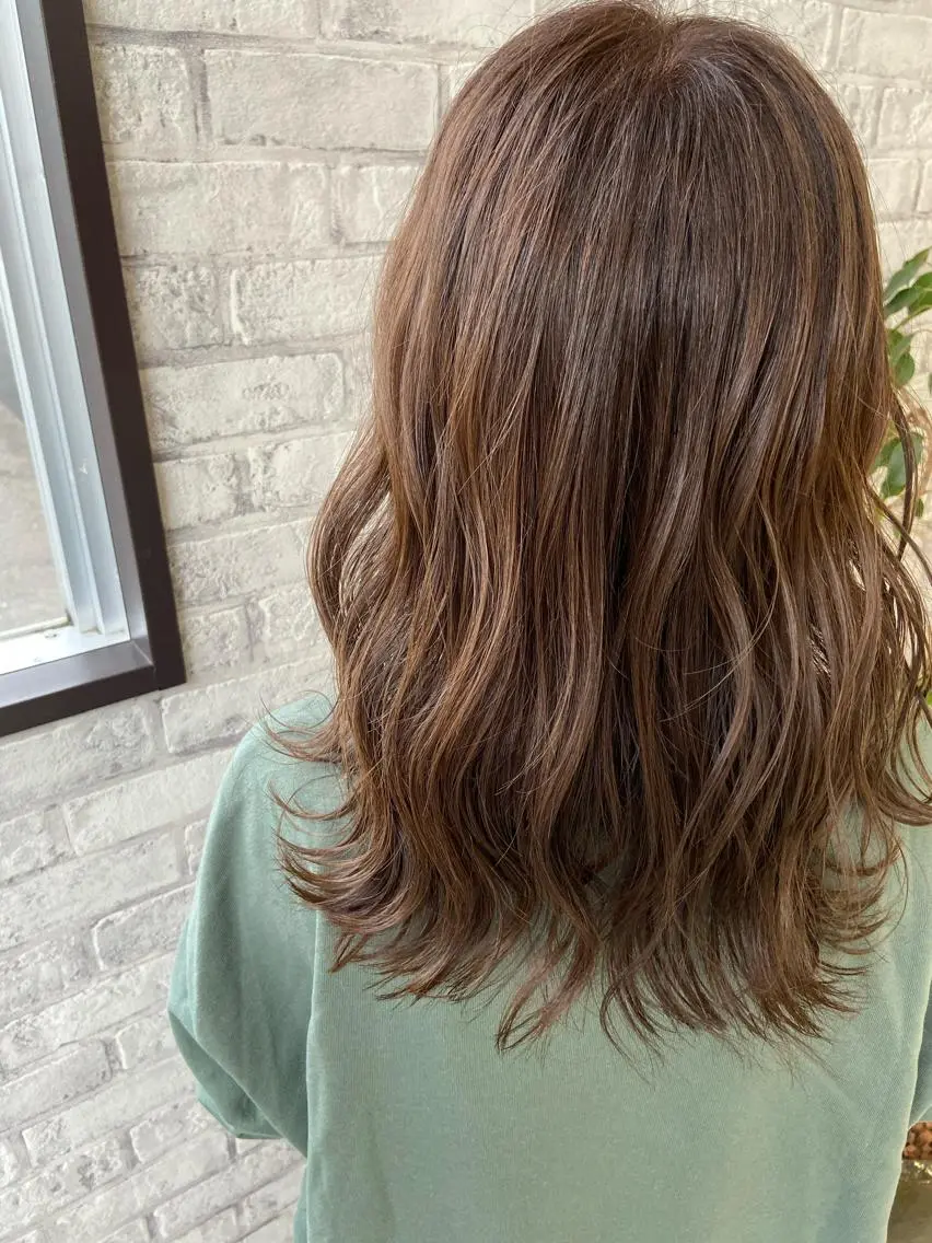 ミディアム カラー ベージュカラー ショコラベージュ ヘアカラー トリートメント Oopsレイヤー 加藤澄都のヘアスタイル