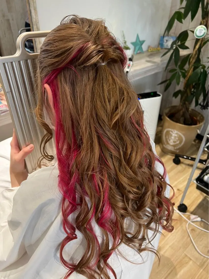 ロング カラー インナーカラー Atelier 大内のヘアスタイル