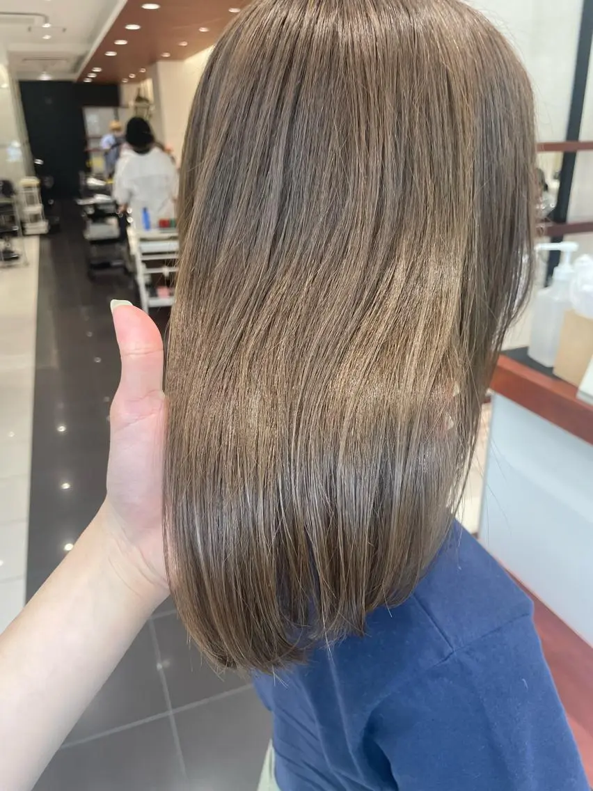 ミディアム カラー ベージュカラー ブリーチ ダブルカラー ブリーチなしカラー オリーブベージュ BiBi 武田 あやのヘアスタイル