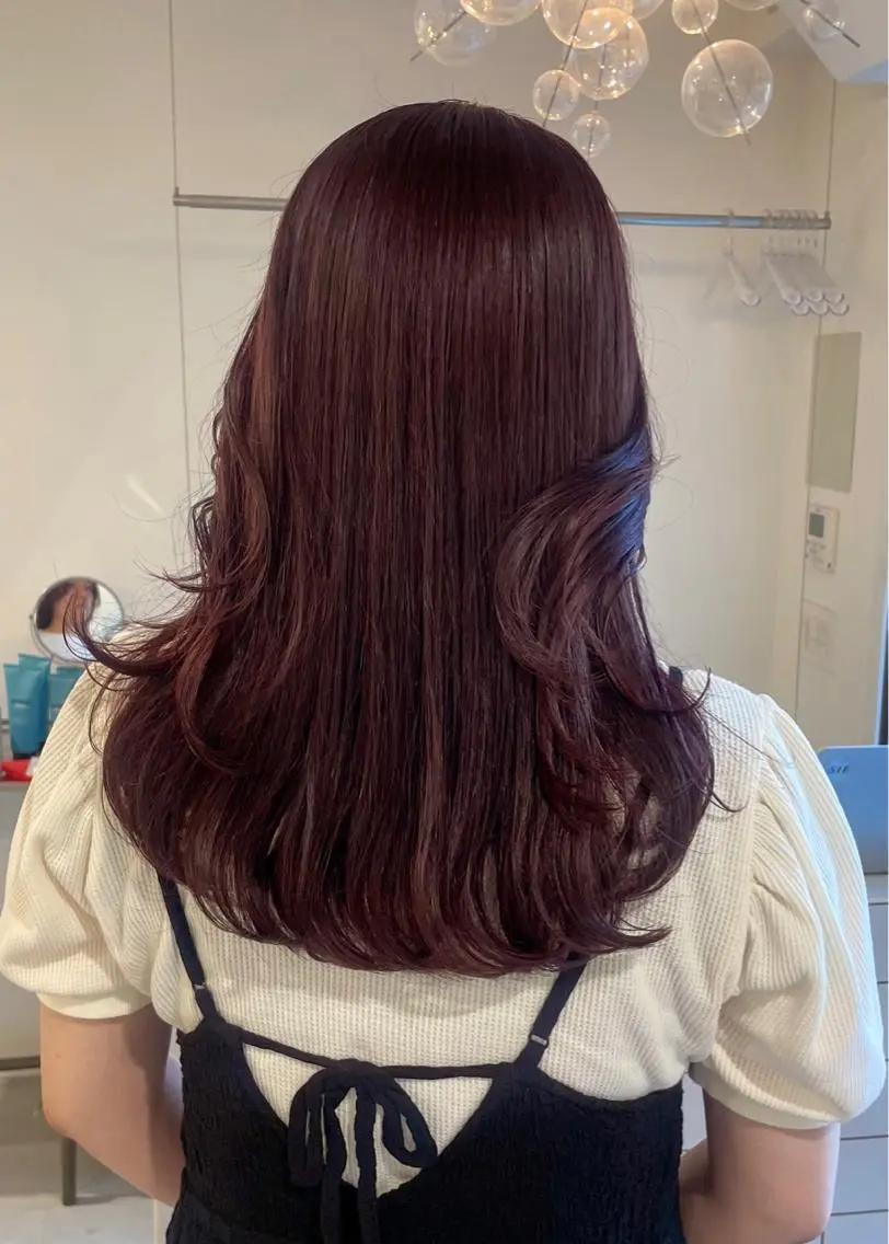 セミロング カラー レイヤーカット Koto🌿 ブリーチなしカラーのヘアスタイル