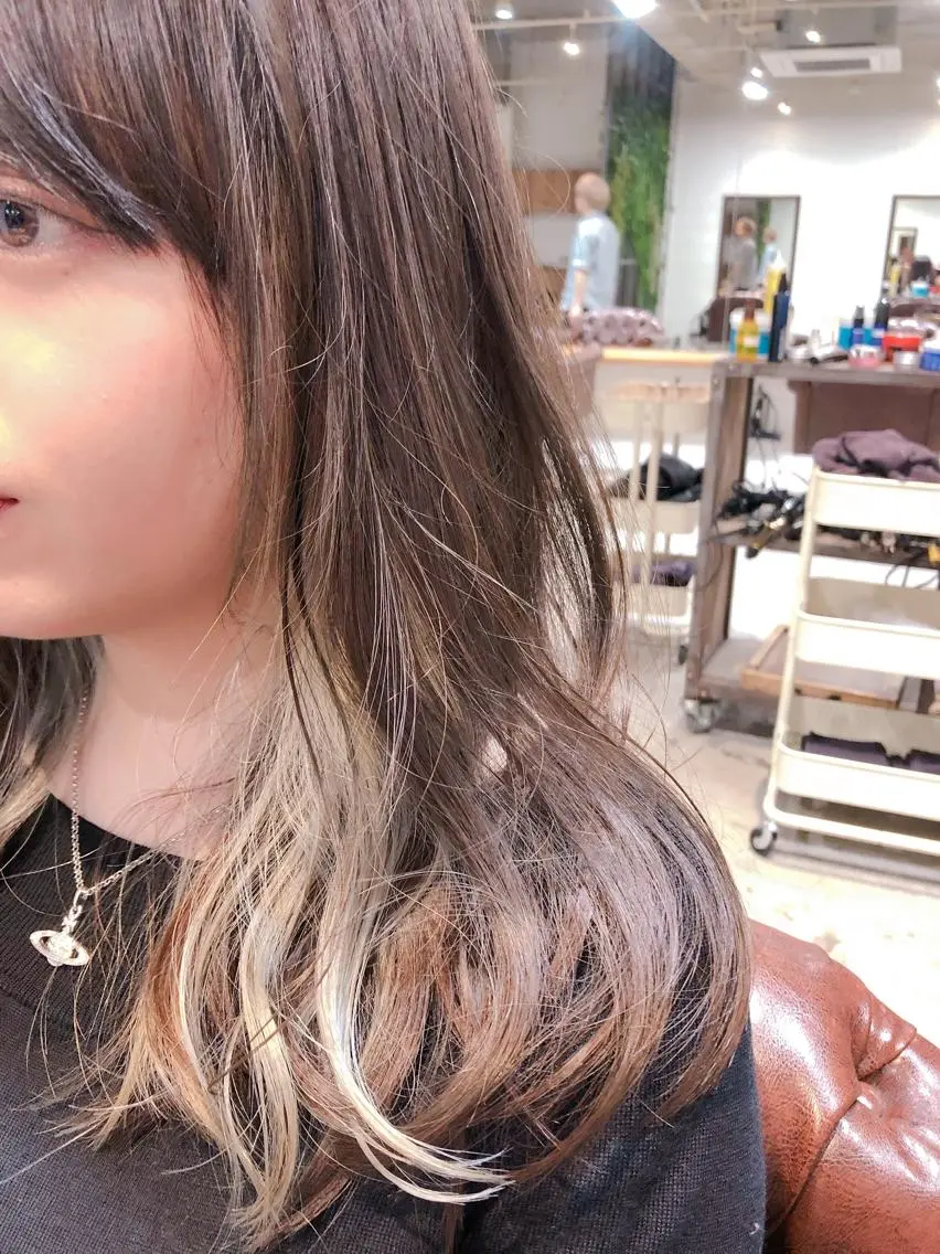セミロング カラー アッシュ ベージュカラー ブリーチ インナーカラー ホワイトベージュ ヘアカラー トリートメント ⭐️ハイクオリティ カラー杉本雄志⭐️のヘアスタイル