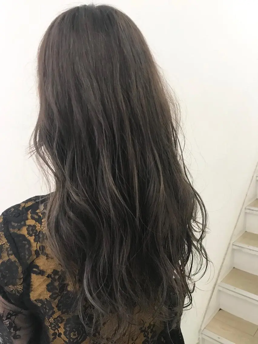 ミディアム カラー レイヤーカット 西村あきやのヘアスタイル