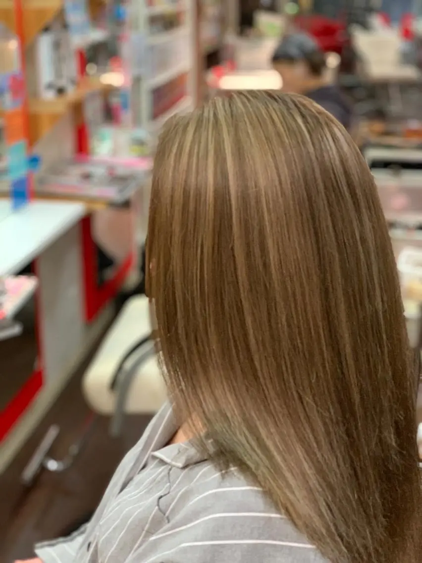ロング ヘアカラー たけい ゆうきのヘアスタイル