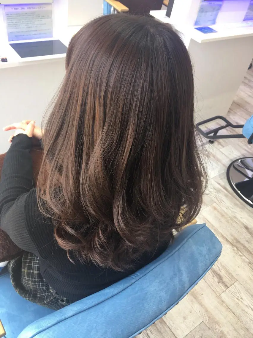 セミロング カラー 白井 つづりのヘアスタイル