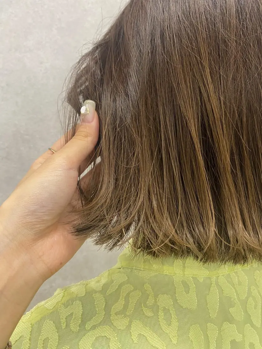 ショート カラー ヘアアレンジ 切りっぱなしボブ ベージュカラー ブラウンカラー ハイライトカラー イルミナカラー カット ヘアカラー トリートメント Kawaguchi Arisaのヘアスタイル