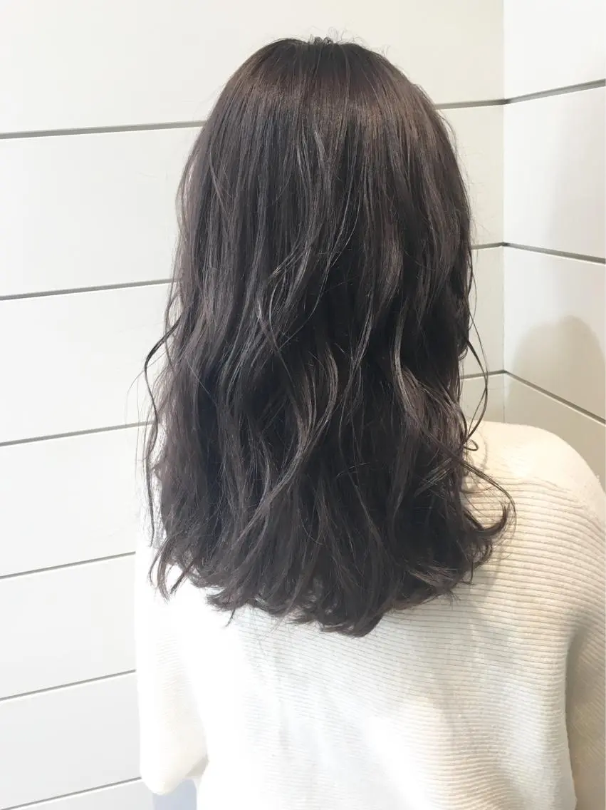 セミロング カラー アッシュ 透明感カラー ダークアッシュ 鍵山 千秋のヘアスタイル