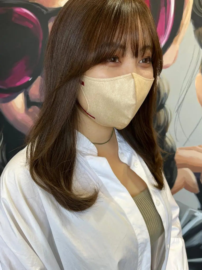 セミロング カラー パーマ ヘアアレンジ メンズ キッズ ネイル マツエク・マツパ アイブロウ メンズパーマ セミロングパーマ ブラウンカラー ケアカラー 透明感カラー 久木原 ゆりのヘアスタイル