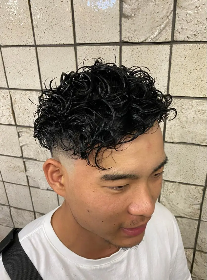 ショート 岡部 迅のヘアスタイル