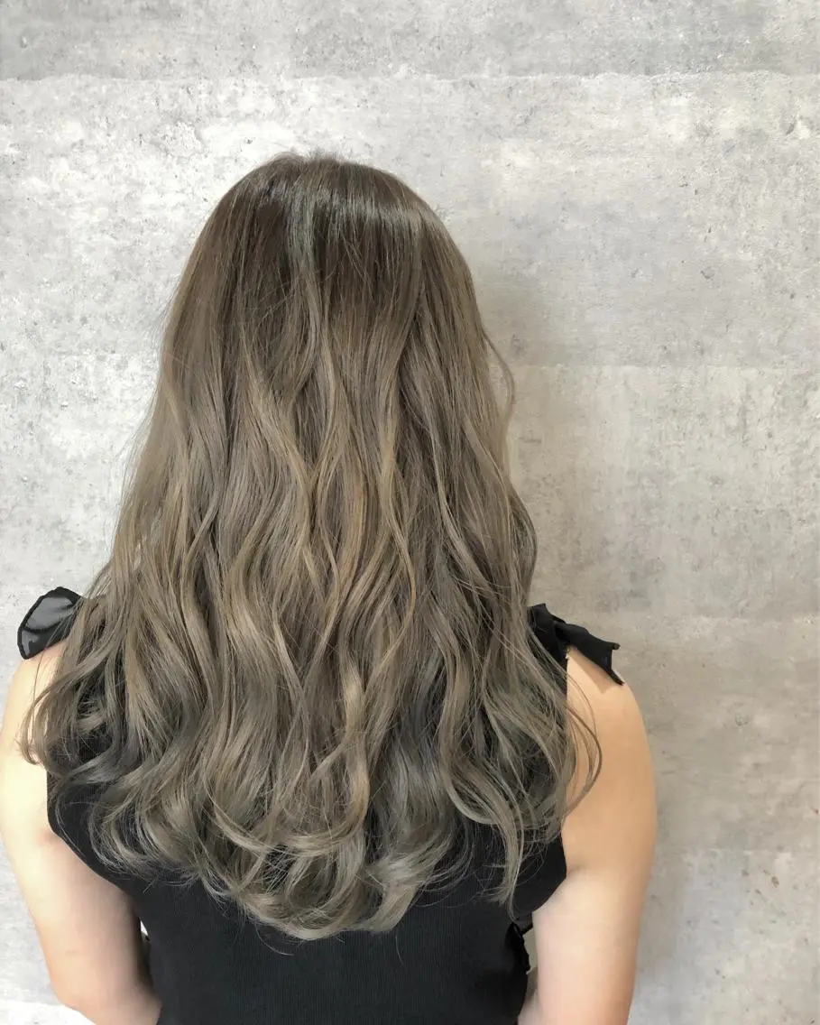 ロング カラー グレージュ 髪質改善で 憧れの潤艶美髪にのヘアスタイル