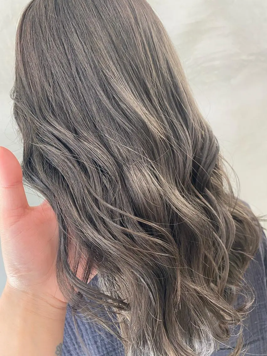 ロング カラー ベージュカラー ブリーチ ブリーチなしカラー カット ヘアカラー トリートメント 🫧透明感カラー🫧 OIKAWAのヘアスタイル