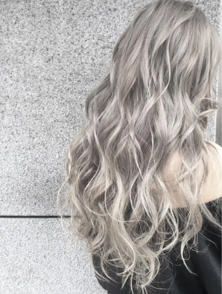 ロング Eliss 堀江のヘアスタイル