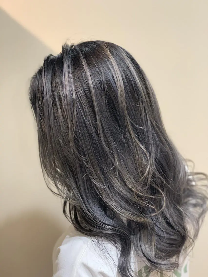 セミロング カラー バレイヤージュ レイヤーカット ハイトーン得意😍 Lumiereのヘアスタイル